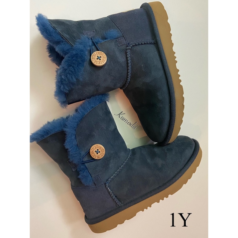 SOLD 📦📫 Bailey Button II UGG Boots